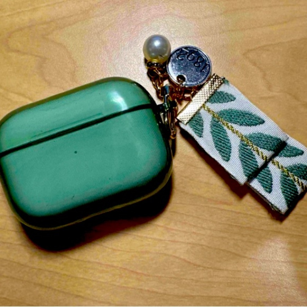 Air pod pro case green